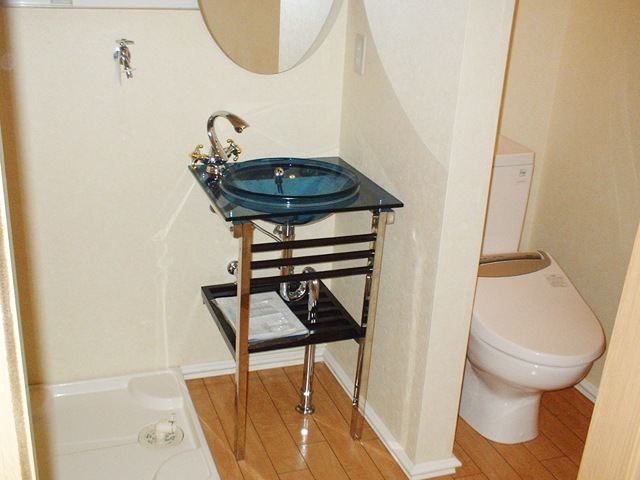 ガラスの洗面台設置例