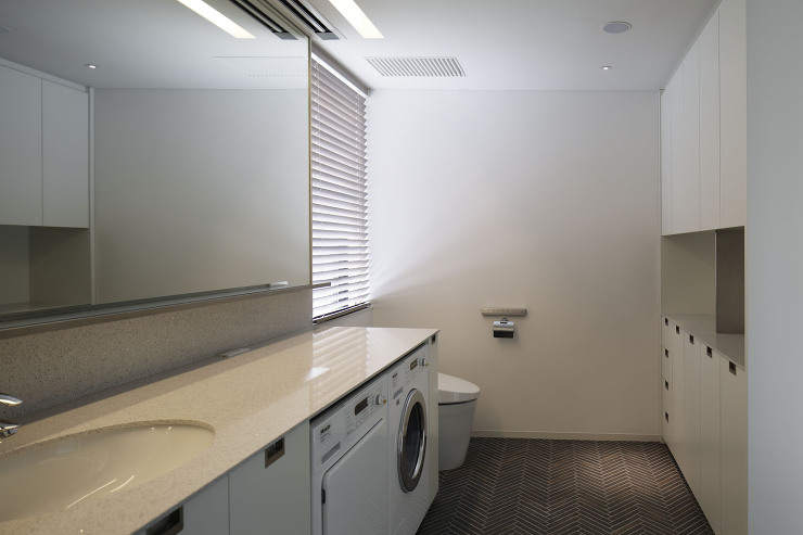 ホワイトマット仕上げの洗面カウンター｜ニ...