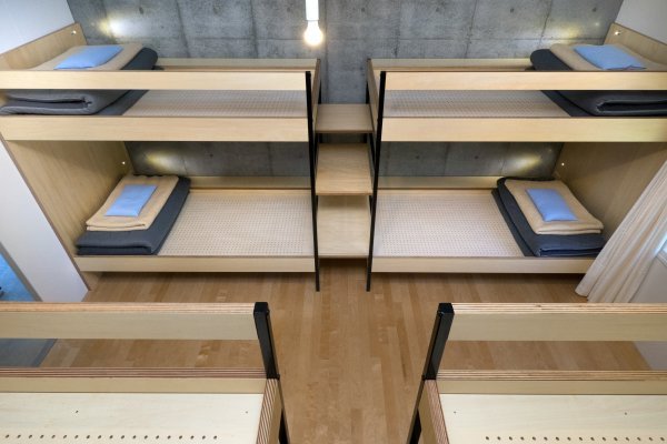 大学の宿泊施設の二段ベッド 1