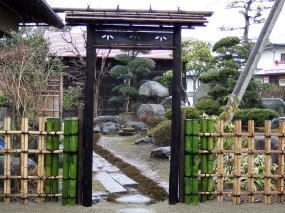 坪庭施工例５(創作和庭門のある庭)山形市...