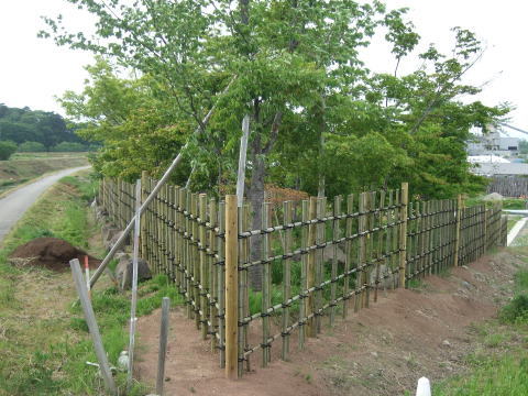 和風庭園施工例９(傾斜地の竹垣設置)山形...