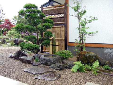 坪庭施工例３(門アプローチ脇を生かした坪...