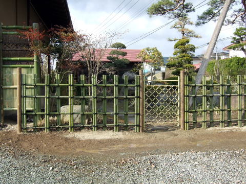 坪庭施工例５(創作和庭門のある庭)山形市...