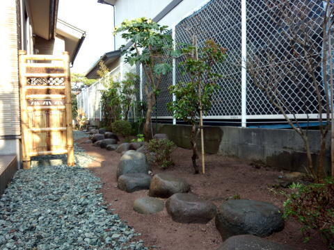 坪庭施工例８(小石材を利用したECOな露...