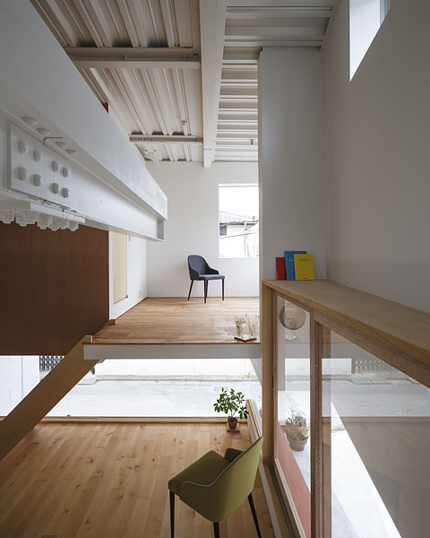 スキップフロアの住戸内部　Around the Corner Grain | Eureka