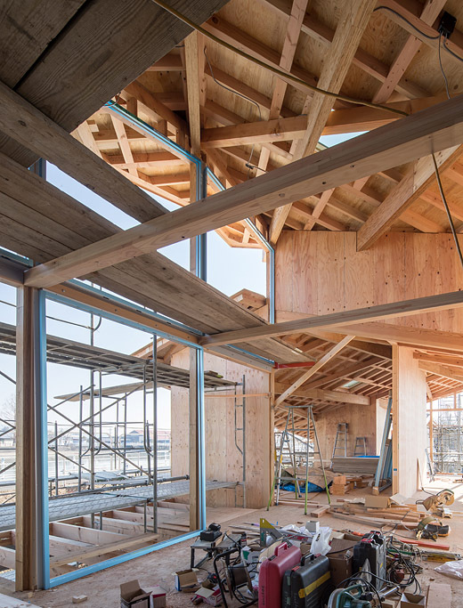 Eureka|エウレカ_建築工事中_奈義町多世代交流広場ナギテラス　屋根の連続