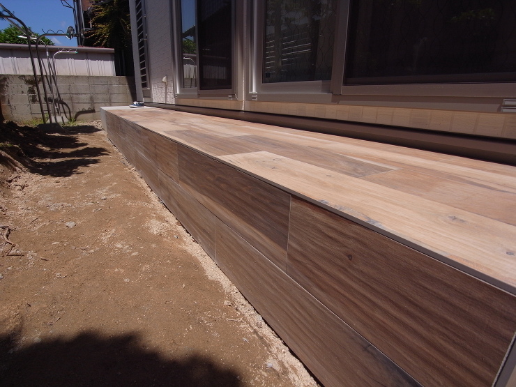 シンボルツリーが映える玄関周り　広島市佐...