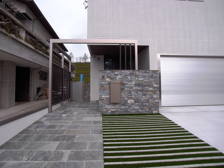 シンプルでスタイリッシュな新築外構　広島...