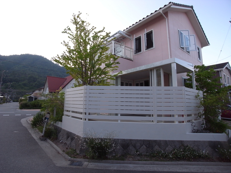 白で統一した爽やかなガーデンルーム　広島...