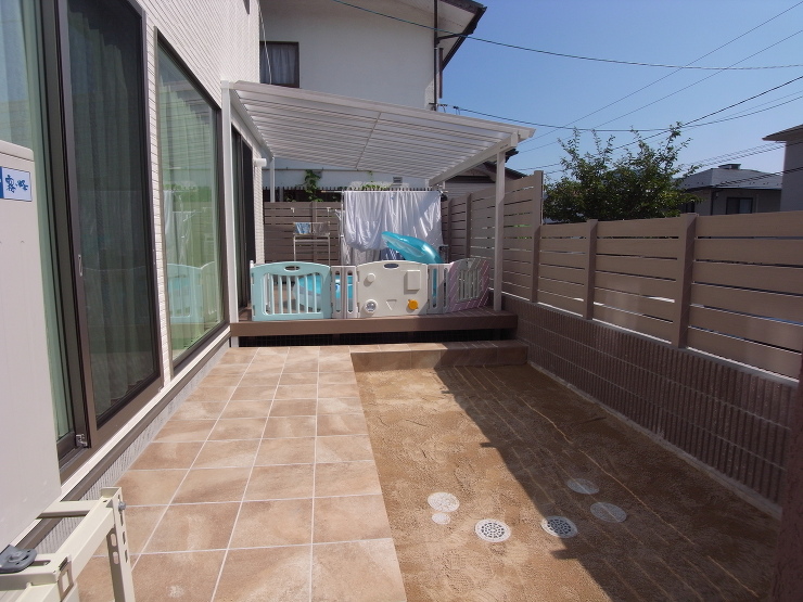 枕木の門柱が可愛い玄関周り　広島市安佐南...