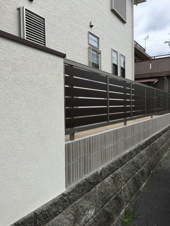 シンプルな壁もアクセントを加えてお洒落に...