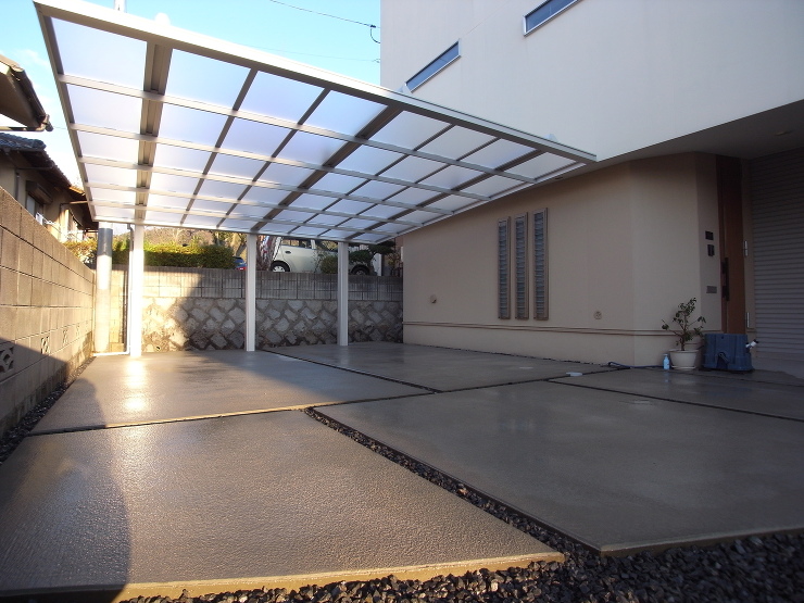 ダイナミックで車の出し入れがしやすいスタ...