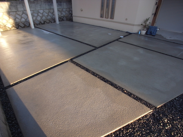 ダイナミックで車の出し入れがしやすいスタ...