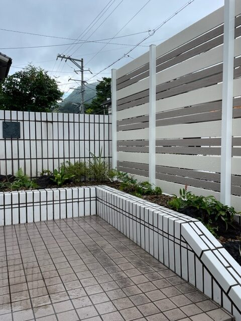 生垣を撤去してフェンスを設置　　　広島市安佐南区