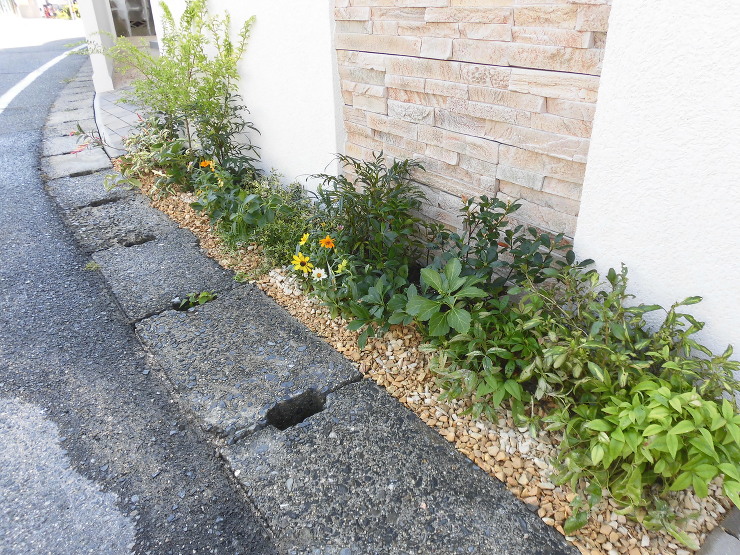 落ち着いた雰囲気で暖かみのある外構　広島...