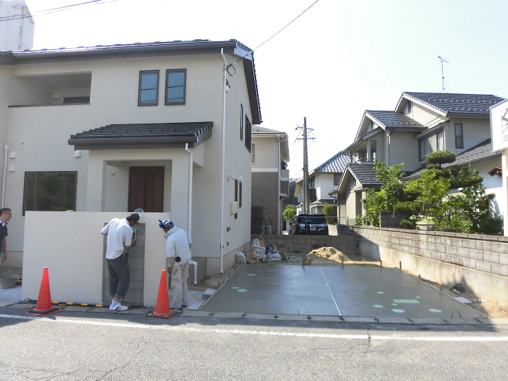 落ち着いた雰囲気で暖かみのある外構　広島...
