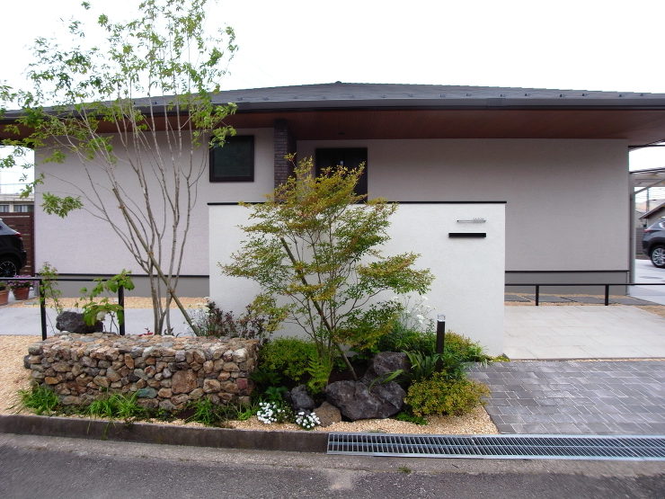 天然石×植栽　素敵なおうちをさらに引き立てる　島根県江津市