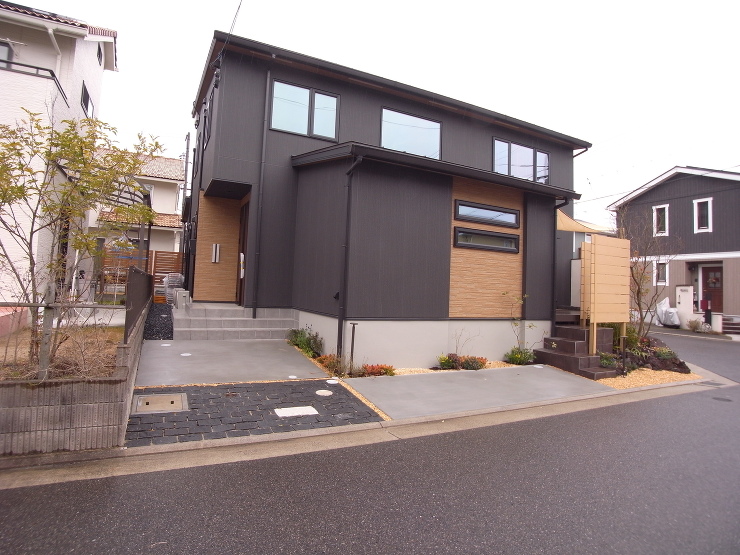 プライベート空間をしっかり確保したお庭　...