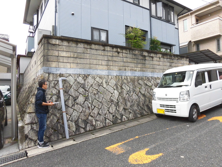 昇り降りしやすい階段でモダンな玄関周りに...