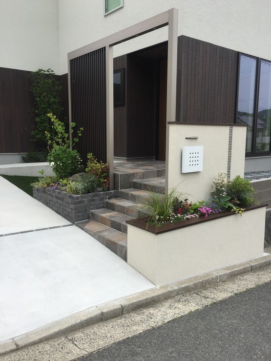 プラスＧでおしゃれな門まわりに　広島市安...