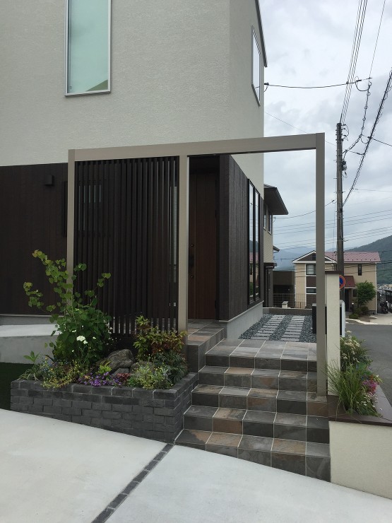 プラスＧでおしゃれな門まわりに　広島市安...