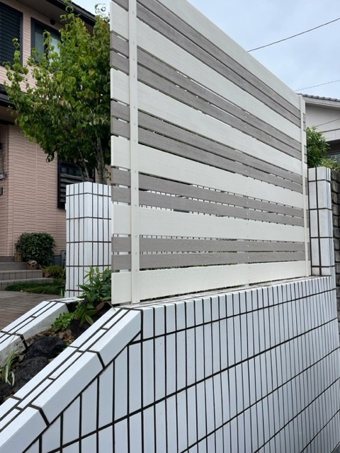 生垣を撤去してフェンスを設置　　　広島市...