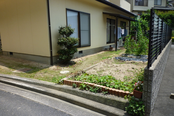 お家の雰囲気によく合った可愛らしい外構。...