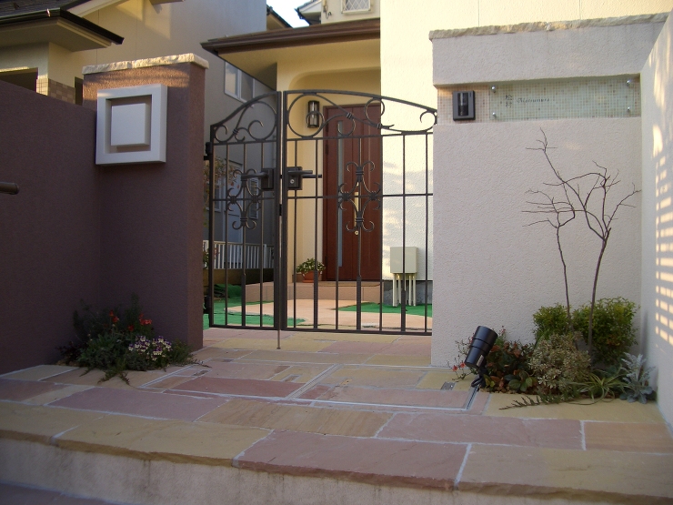 モダンナチュラルなエクステリアにリフォー...