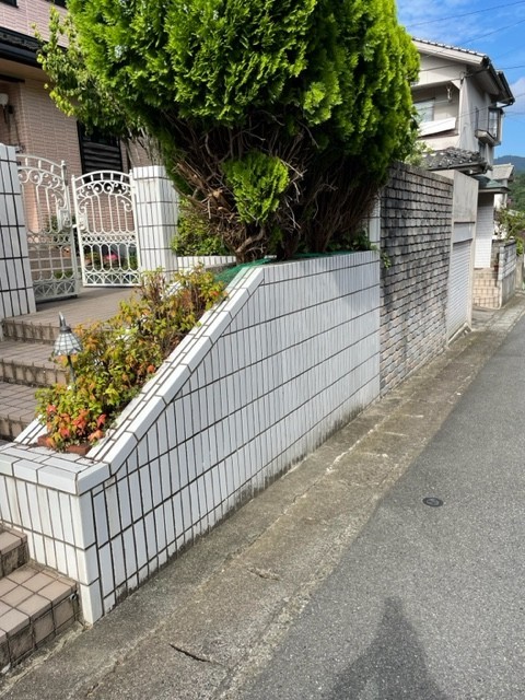 生垣を撤去してフェンスを設置　　　広島市...
