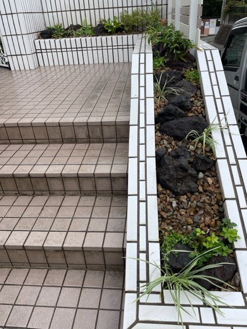 生垣を撤去してフェンスを設置　　　広島市...