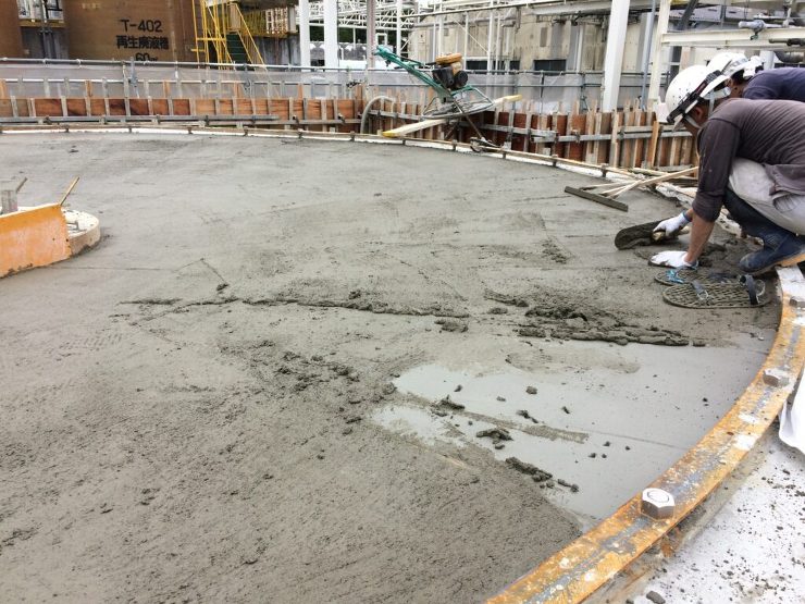 機械台基礎コンクリート金ゴテ仕上げ・モル...