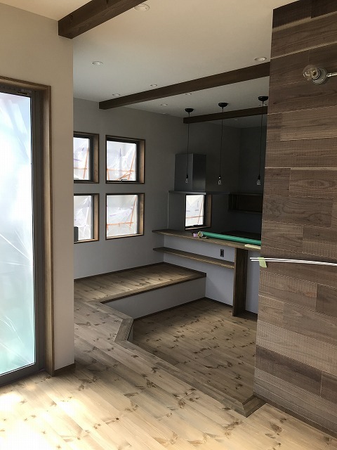 珪藻土仕上げ、一部モルタル仕上げ　志都呂...