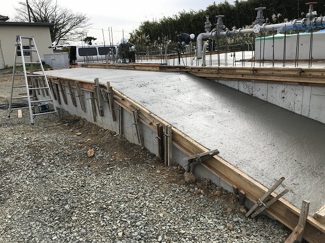 外部スロープ モルタル刷毛引き仕上げ 他...