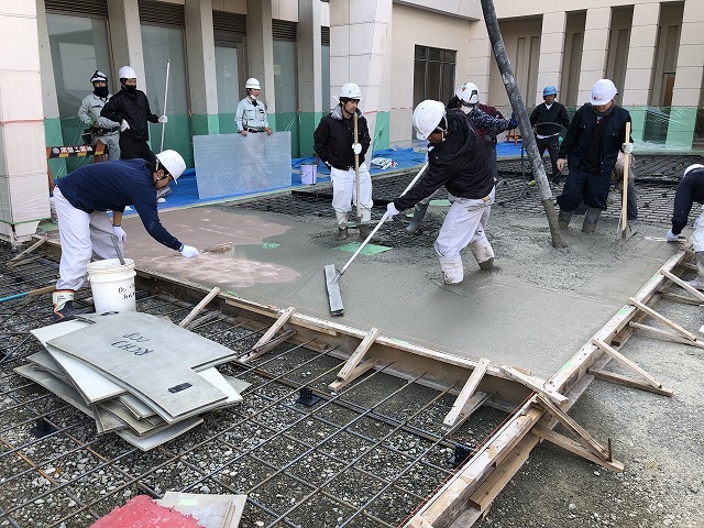 玄関土間 デザインコンクリート仕上げ　浜...