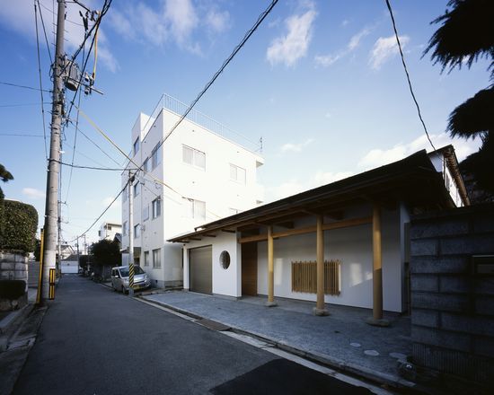 #00a497 通り土間のある家。竹小舞...