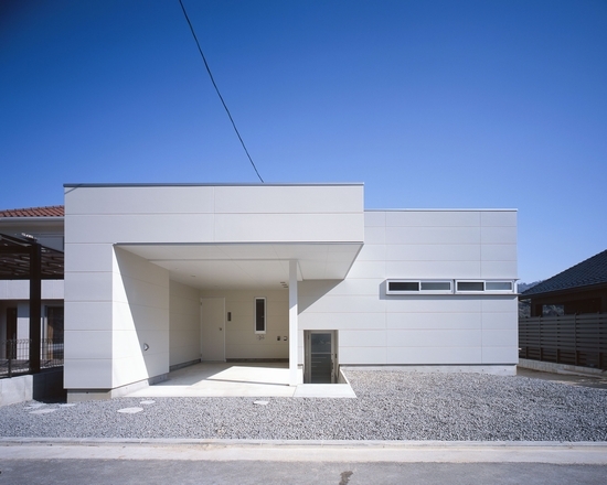 坂の上の家 もとの敷地段差に合わせて計画...