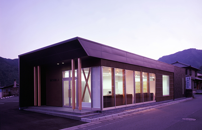 SHOWROOM N