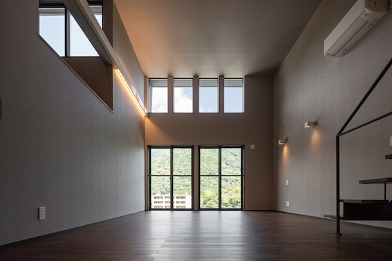 石積崖地の家 米村和夫建築アトリエ/風の...