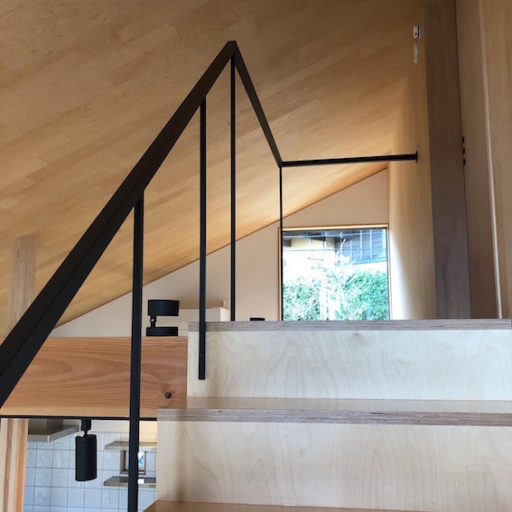 バーチの合板を活かした階段