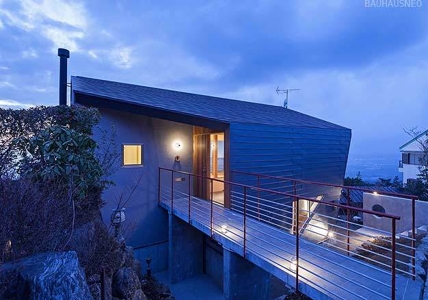 道路と玄関をつなぐブリッジ