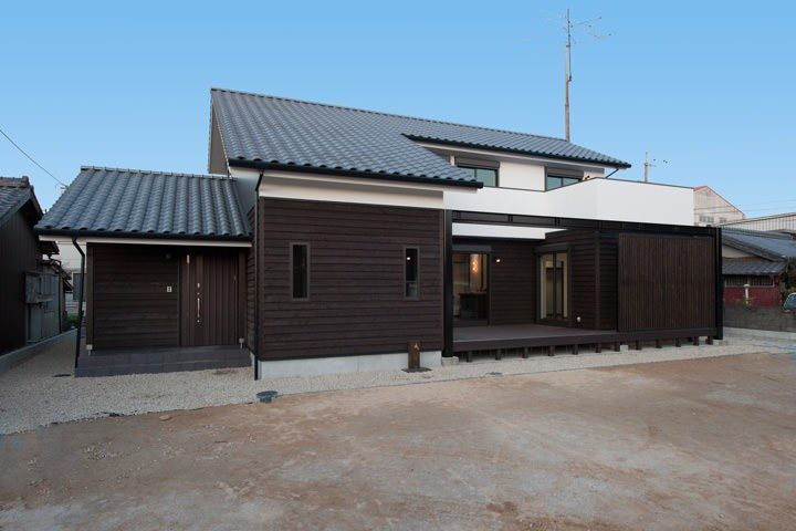 ウッドデッキを囲む家 三重 注文住宅の依...
