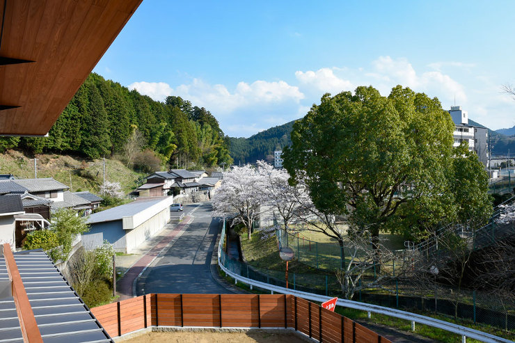 桜を取り込んだ借景の家 | | マイ工務...