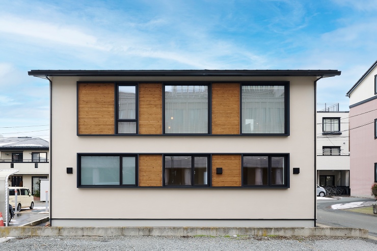 木の温もりに包まれた２階リビングの家