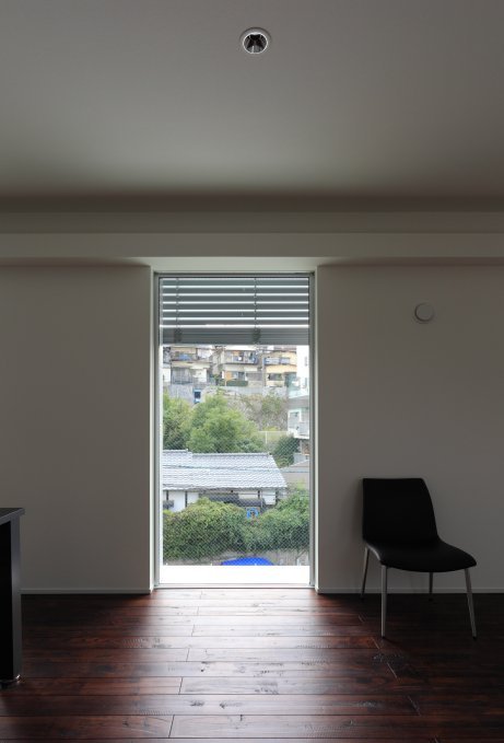 外ブラインドのある家