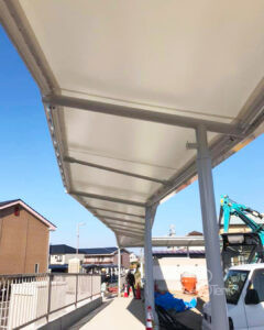 通路テント屋根を駅ロータリーに施工｜三重県四日市市