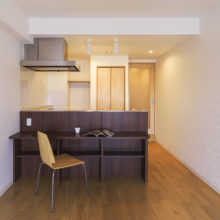 住戸<br />
料理好きな方のための住戸プラン。ワンルームでは大型サイズの対面式キッチンを設置。