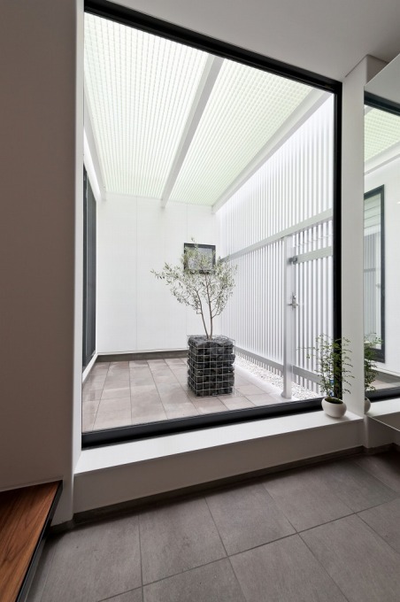 緑に浮かぶ家 | 作品紹介 | 空間設計...