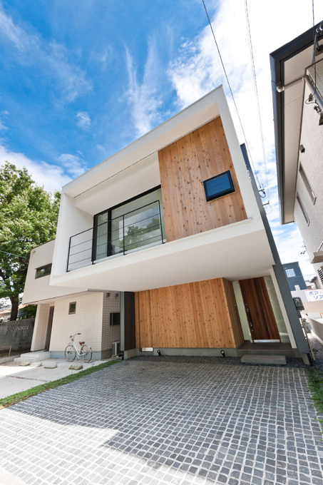 緑に浮かぶ家 | 作品紹介 | 空間設計...