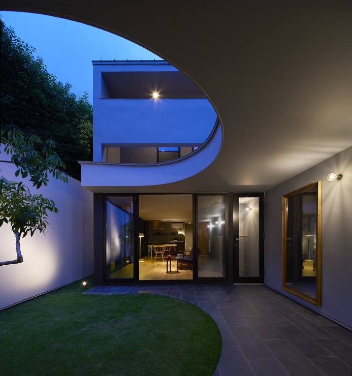 Wall Ajar House - na...