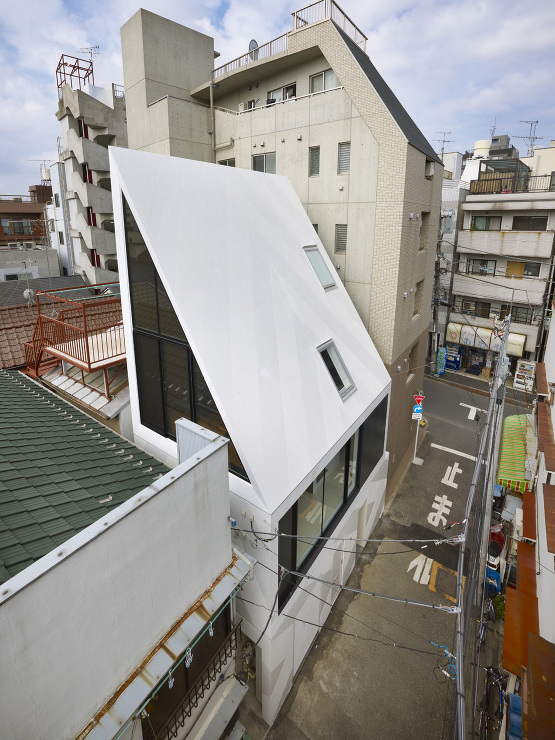 ZYX House - naf arch...